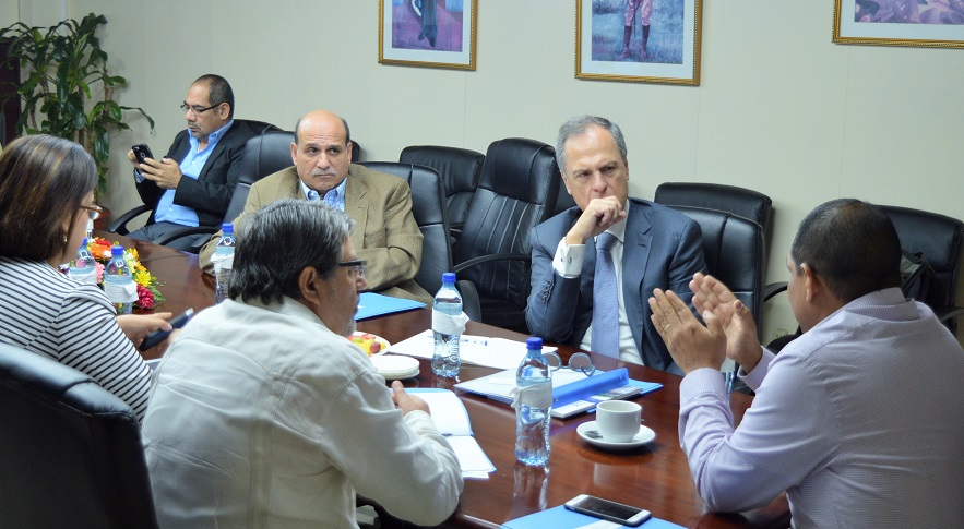 Hacienda recibe importante visita de Director Ejecutivo regional del Banco Mundial. 